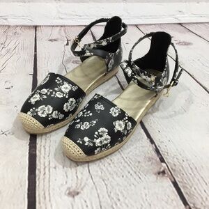 New Guess vegan leather black & white floral espadrilles ankle strap with box